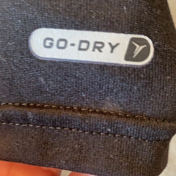 Old Navy Active Sleeveless Shirt - Picture 3 of 4